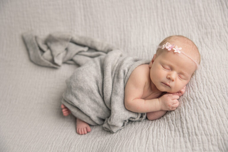 Newborn baby girl photography | Kelly Adrienne Photography